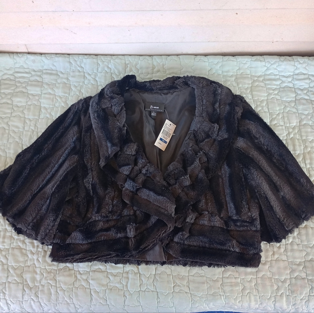 B. Wear Byer California black faux fur jacket Sz L for women's